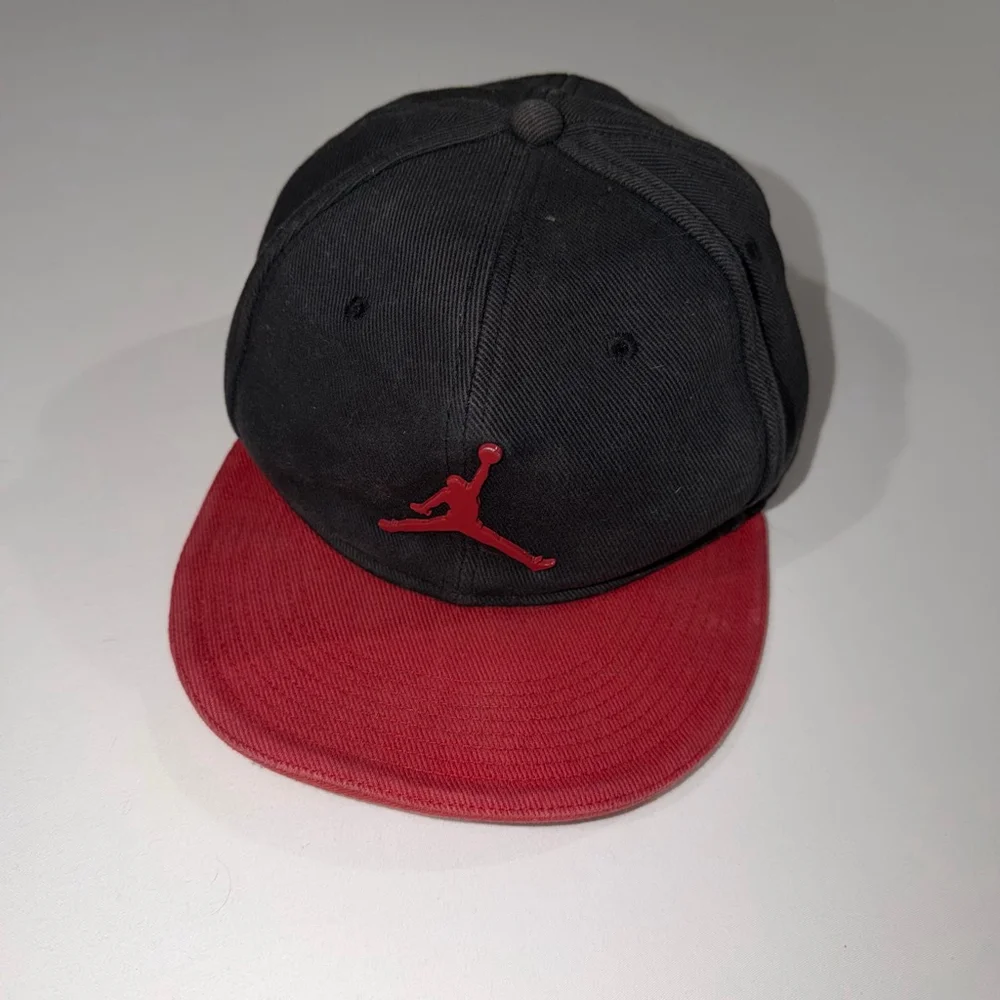 Nike Air Jordan Vintage Fitted Hat 7 3/8 Black Red Metal Jumpman Cap Bred Retro